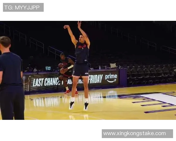 菜鸟弗拉格表现出色贡献21分8板5助科比桑德斯与理查德联手助力球队