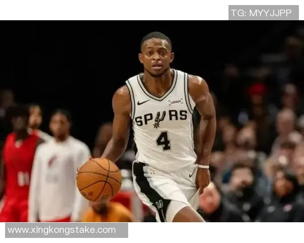 福克斯强调进攻篮板的重要性呼吁球队提升制造失误与转换进攻能力 福克斯强调进攻篮板的重要性呼吁球队提升制造失误与转换进攻能力